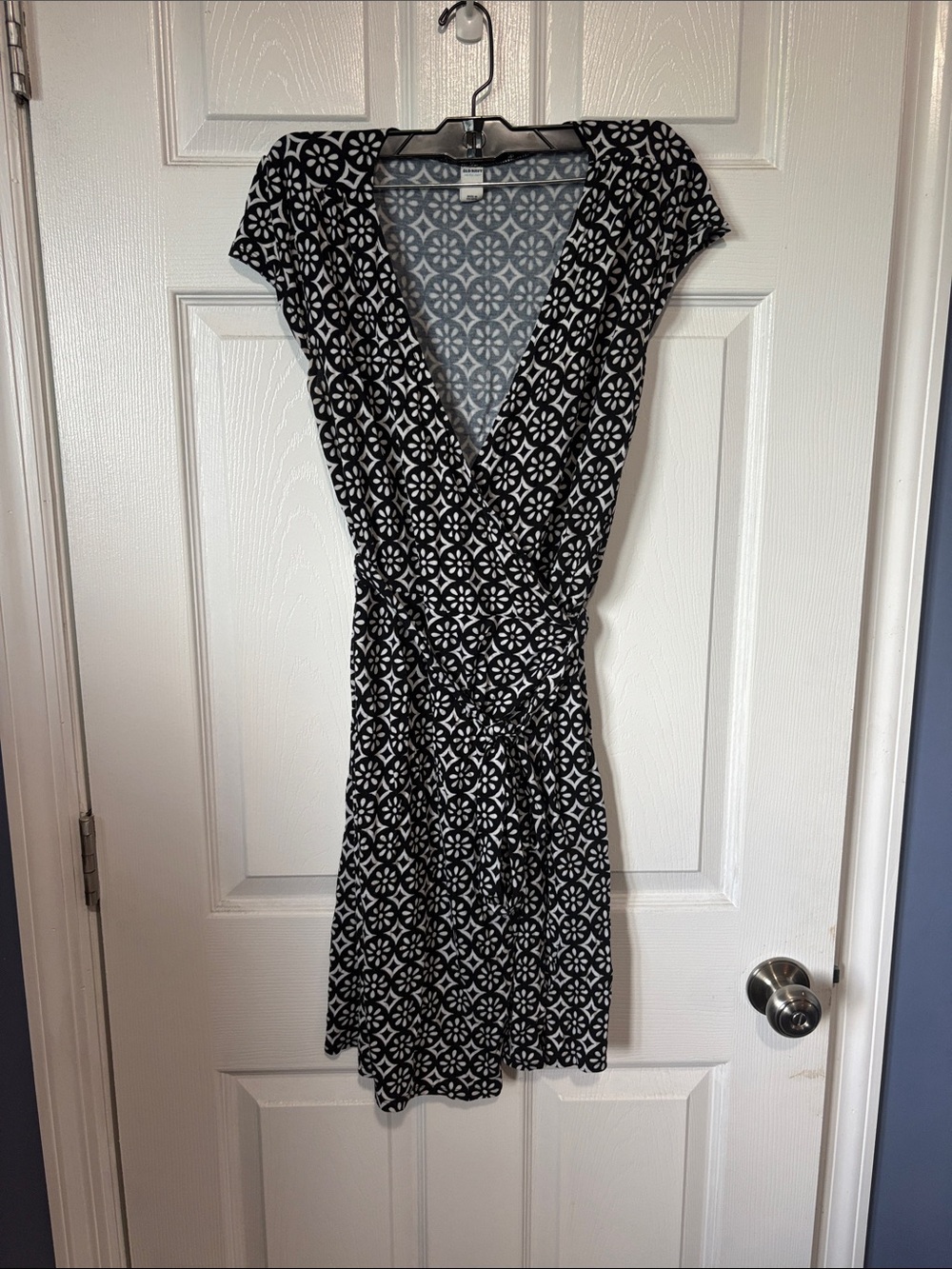Old Navy Black and White Short Sleeve Wrap Dress
